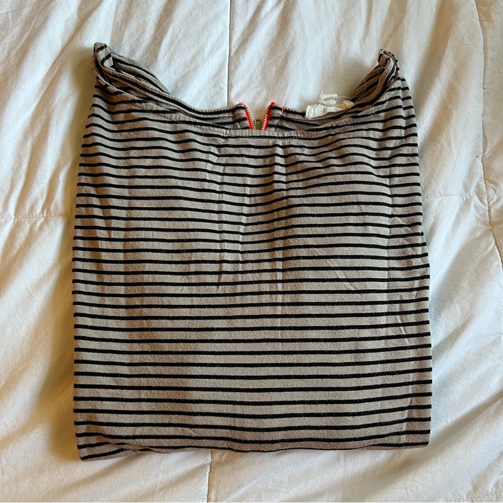 Zipper Back Top - Picture 2 of 3
